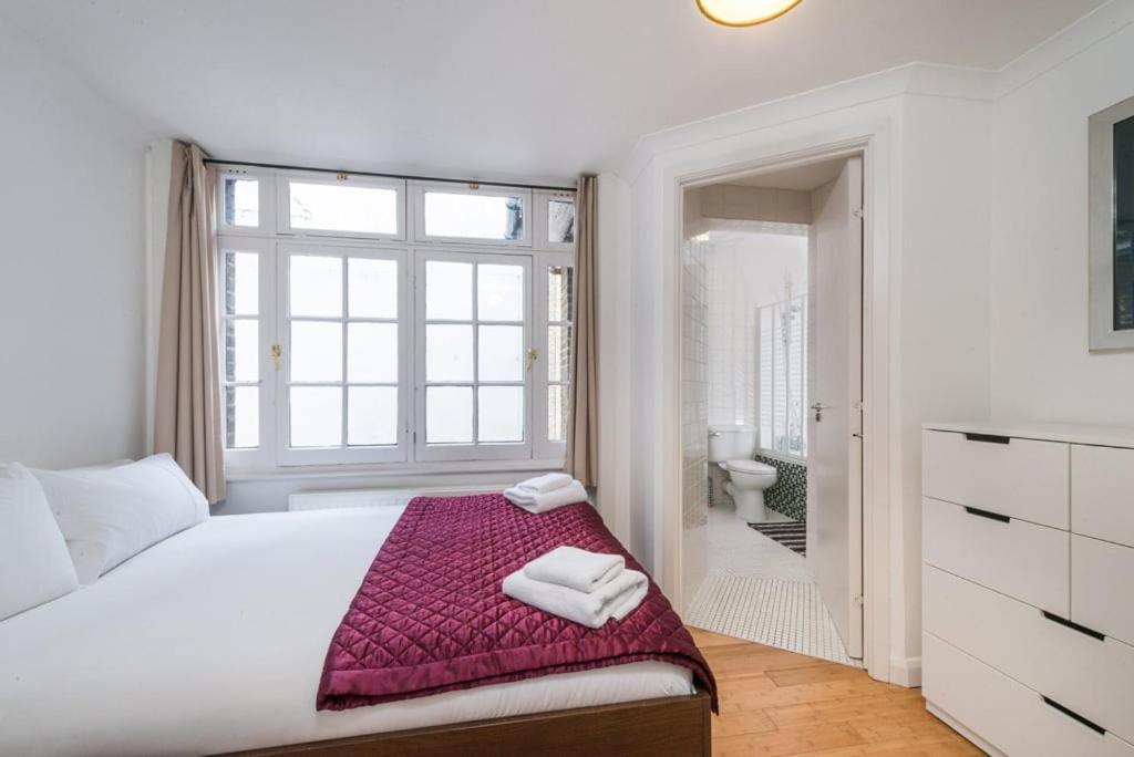 The Sweet One - Fitzrovia - By Frankie Says Apartment